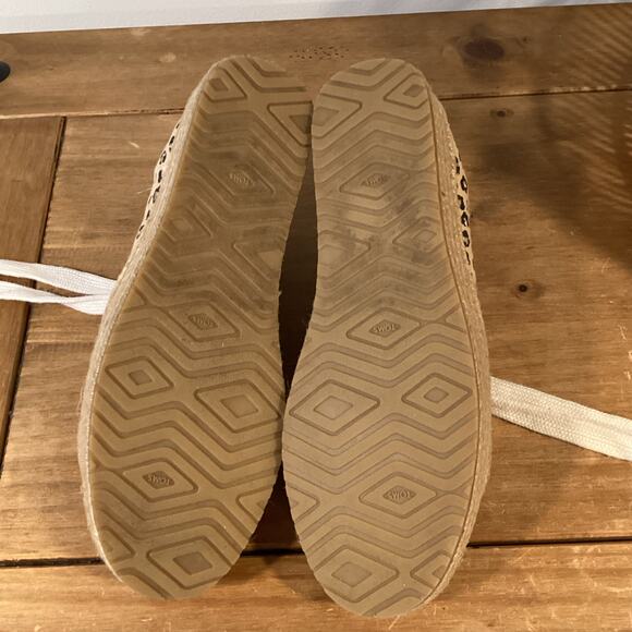 Toms Animal Print Flats with Cream Laces - Picture 8 of 10